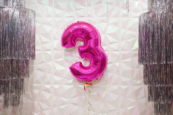 Rosa Födelsedag Ballong Nummer Tre Vit Festlig Bakgrund — Stockfoto