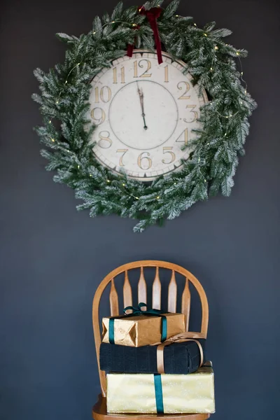 Reloj Navidad Vintage Con Marco Corona Navidad Cajas Regalo Una — Foto de Stock