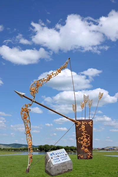 Dali city, Yunnan Dragon weapons ---- wide cold full moon bow — Stock Photo, Image