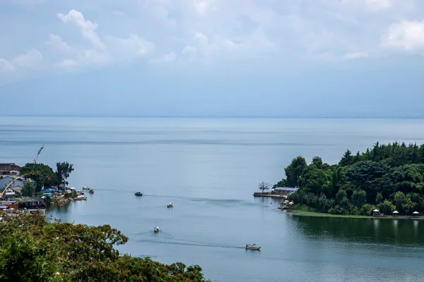 Lago Erhai en la península de Dalí Shuanglang — Foto de Stock