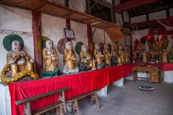 Puente antiguo puentes estrella se dirige hacia el norte cerca de Qinghua Templo --- Templo —  Fotos de Stock