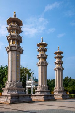 Sanya Nanshan Budist dua bayrakları sütun