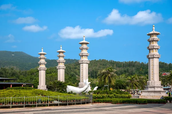 Sanya Nanshan buddhistische Gebetsfahnen Kolumne — Stockfoto