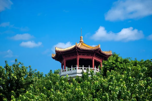 Sanya nanshan buddha miao jinshan park pavillon pavillon — Stockfoto