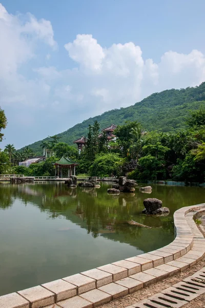 三亚南山花园滴灌花环 — 图库照片