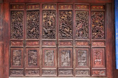 Yunnan Honghe ili Jianshui Tapınağı büyük salon kapı kanat oyulmuş