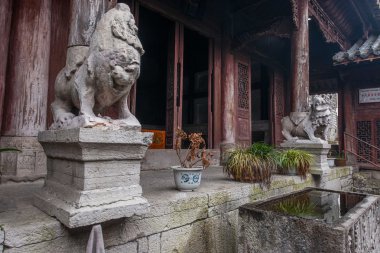 Guizhou Anshun Tiantai dağ Wulong Manastırı