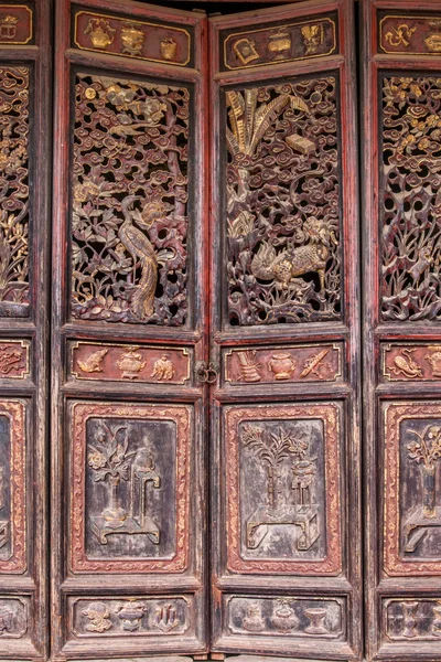 Yunnan honghe Präfektur Jianshui Tempel große Halle geschnitzte Tür Schärpe — Stockfoto