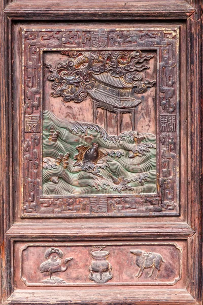 雲南省紅河県建水寺大広間刻まれたドア サッシ — ストック写真