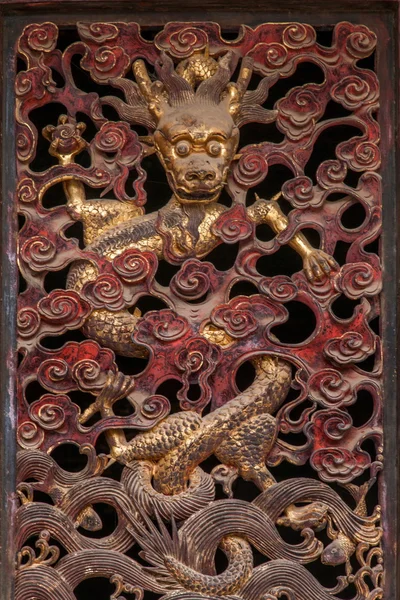 Yunnan Honghe Prefecture Jianshui Temple Great Hall carved door sash — Stock Photo, Image