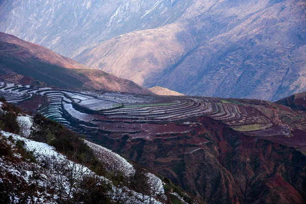 Dongchuan, Yunnan rotes Land Winter Sonnenuntergang Graben — Stockfoto