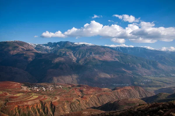 Dongchuan, Yunnan Terra Vermelha pôr-do-sol vala terraço — Fotografia de Stock