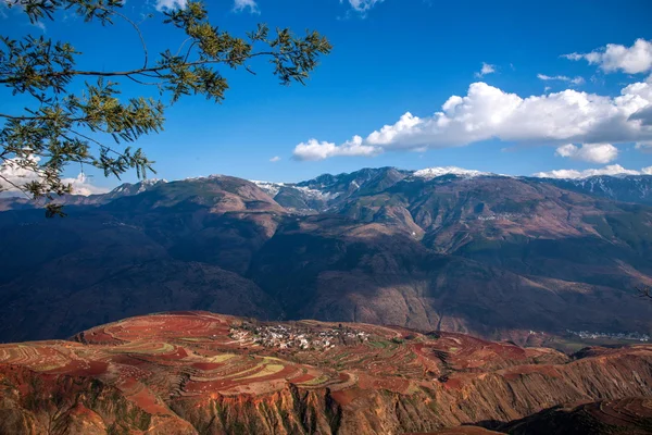 Dongchuan, Yunnan rotes Land Sonnenuntergang Graben terrassiert — Stockfoto