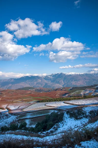 Dongchuan, provincia de Yunnan después de la nieve "Fairview Park" Red Land — Foto de Stock