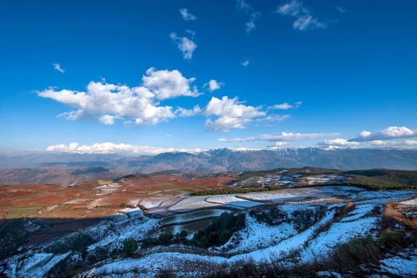 Dongchuan, provincia de Yunnan después de la nieve "Fairview Park" Red Land — Foto de Stock