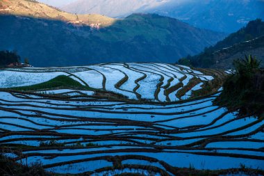 Yuanjiang bu sözü teraslı Köyü