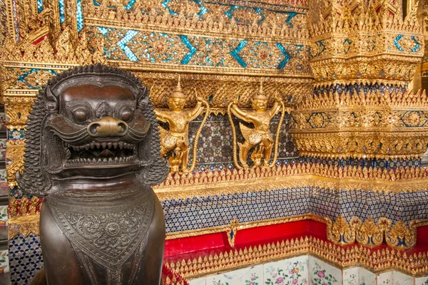Bangkok, Thailand Grand Palace Wat Phra Kaew shrines — Stock Photo, Image