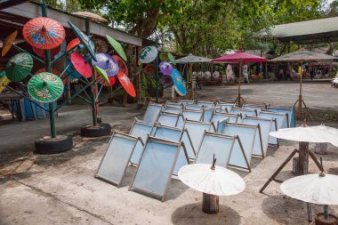 Chiang Mai, Tayland el yapımı şemsiye yapım süreci