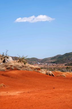 Yunnan Haifeng Sulak alan kırmızı toprak kenarları