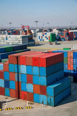 Shanghai Yangshan derin deniz ekonomik Fta konteyner terminal kapsayıcılar istifleme