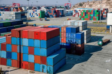 Shanghai Yangshan derin deniz ekonomik Fta konteyner terminal kapsayıcılar istifleme