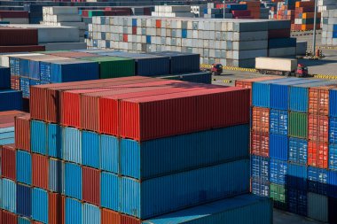 Shanghai Yangshan derin deniz ekonomik Fta konteyner terminal kapsayıcılar istifleme