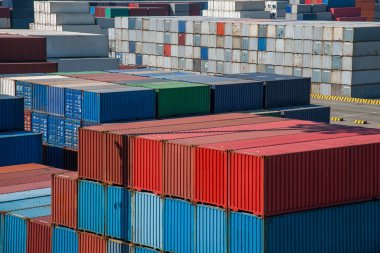Shanghai Yangshan derin deniz ekonomik Fta konteyner terminal kapsayıcılar istifleme