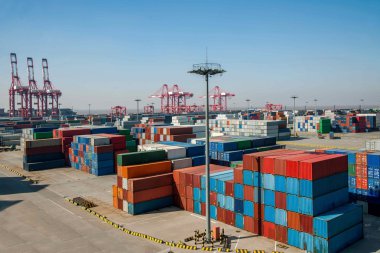 Shanghai Yangshan derin deniz ekonomik Fta konteyner terminal kapsayıcılar istifleme