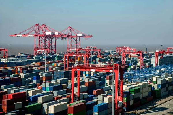 Shanghai Yangshan Djuphavsräka ekonomiska Fta container terminal kranar kran torn — Stockfoto