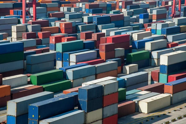 上海洋山深水堆叠货柜的经济自由贸易区集装箱码头 — 图库照片