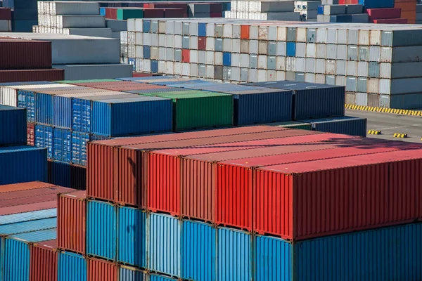 Shanghai Yangshan Deepwater economic FTA container terminal stacking containers — Stock Photo, Image