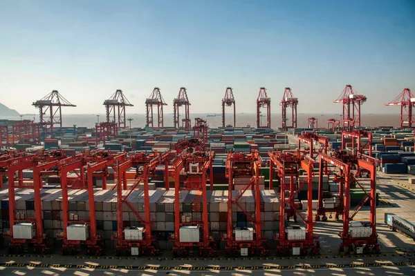 Shanghai Yangshan oceánský hospodářské Fta kontejner terminálu jeřáby jeřáb věže — Stock fotografie