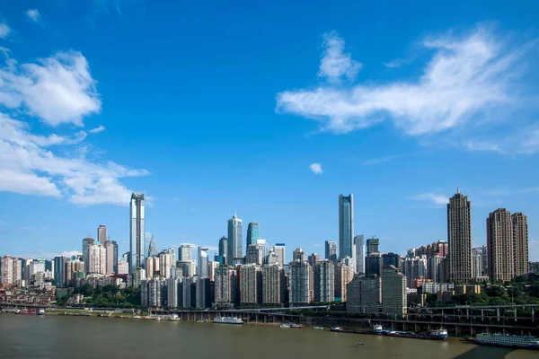 Ein Abschnitt der Brücke linjiangmen yuzhong Bezirk — Stockfoto