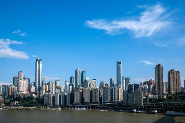 Ein Abschnitt der Brücke linjiangmen yuzhong Bezirk — Stockfoto