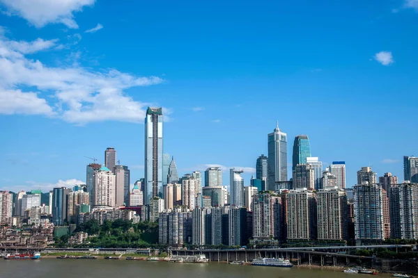 Ein Abschnitt der Brücke linjiangmen yuzhong Bezirk — Stockfoto