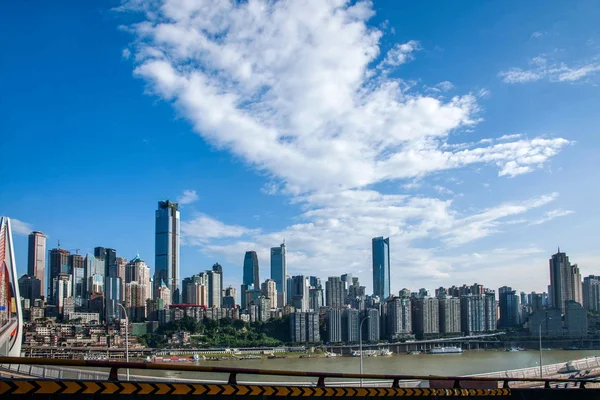 En del av bron Linjiangmen Yuzhong distrikt — Stockfoto