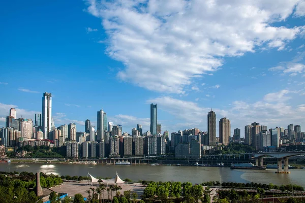 En del av bron Linjiangmen Yuzhong distrikt — Stockfoto