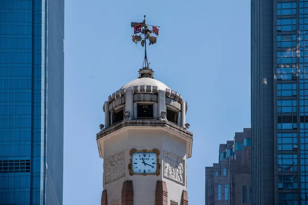 Kwan House Chongqing dönüm noktası "Özgürlük Anıtı" ve iş merkezleri — Stok fotoğraf