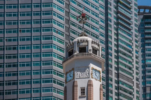 Kwan House Chongqing punto di riferimento "Liberation Monument" e il quartiere degli affari — Foto Stock