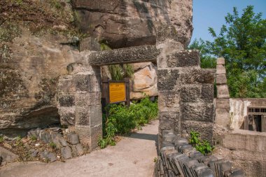 Hechuan Rondeau yazlık Dragon Buda tapınak kalıntıları