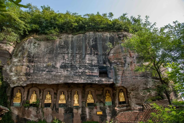 HECHUAN Rondeau chalet "Combattez le trou des enfants" à l'extérieur de la falaise sur le Pacifique — Photo