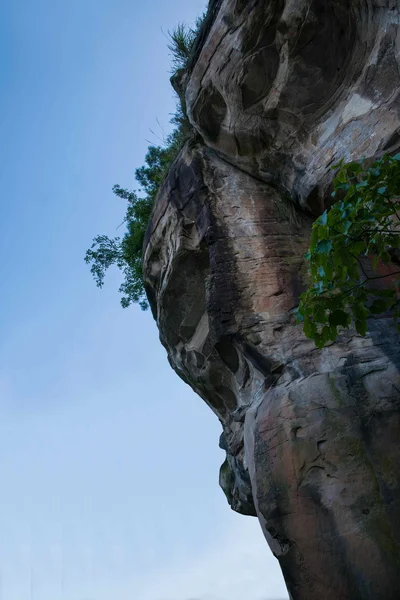 Довго гірських скелястих круч Hechuan — стокове фото