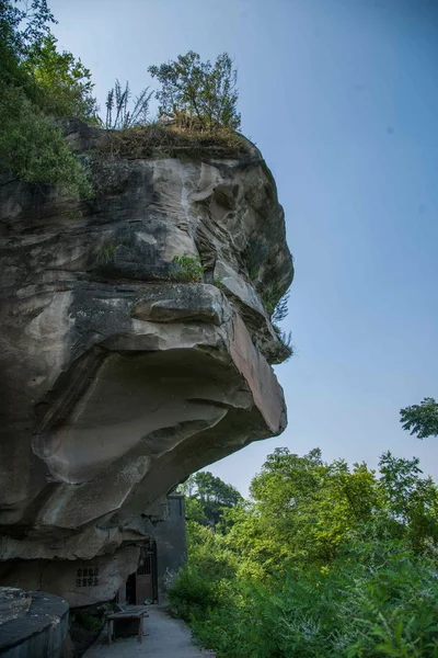 Довго гірських скелястих круч Hechuan — стокове фото