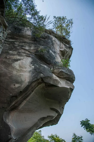 Довго гірських скелястих круч Hechuan — стокове фото