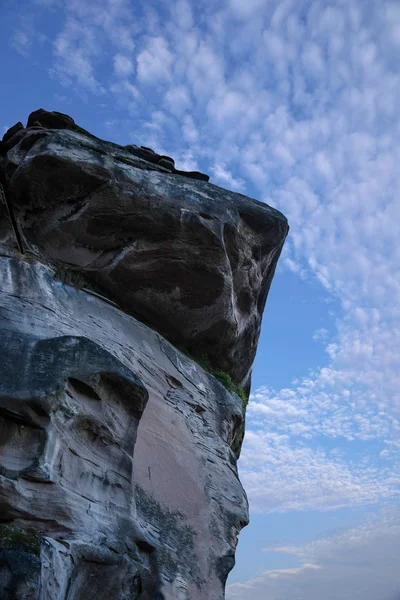 Довго гірських скелястих круч Hechuan — стокове фото