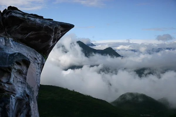 Lange bergige felsige Klippen hechuan — Stockfoto
