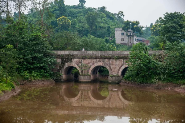 Vieux pont construit sous la dynastie Qing HECHUAN "Sandongqiao " — Photo