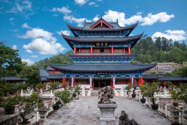 Lijiang, Yunnan katında ahşap ev alır