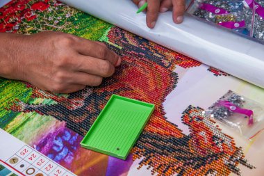 Kanaviçe işi beadbond kadın olmanın sonra Yunnan Lijiang antik kenti