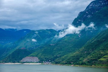 G5 Sichuan Eyaleti Jing Kun otoyol servis alanı asbest tarafı sahne